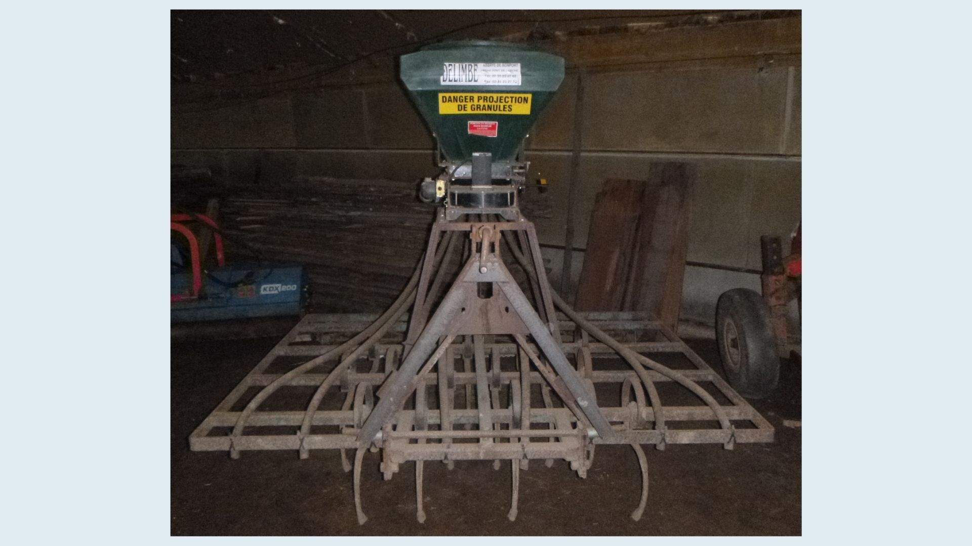 Semoir cultivateur vue de face.jpg